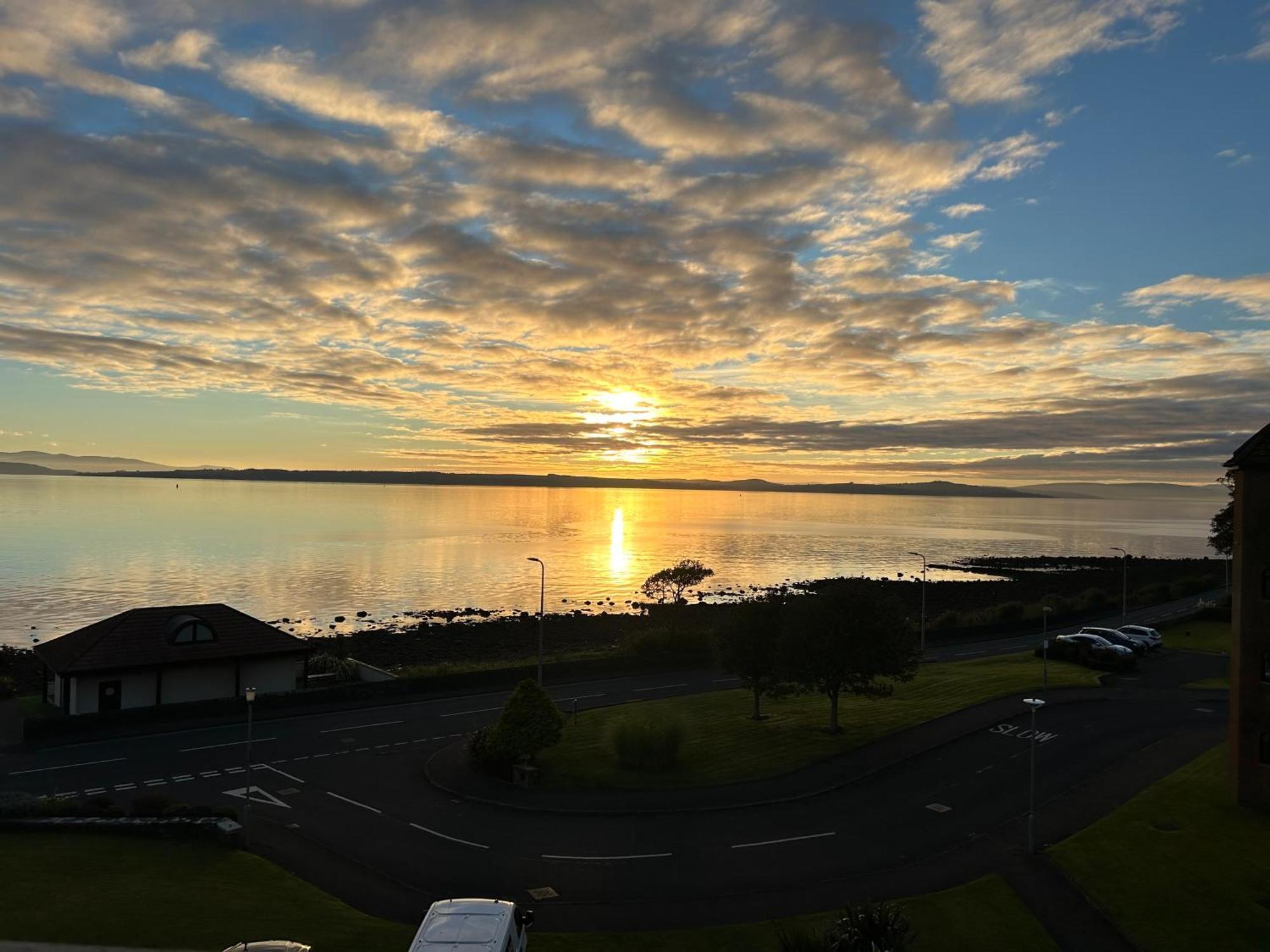 View Of The Isles Lägenhet Largs Exteriör bild